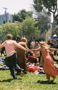 PeoplesParkDancing Park supporters join hands and dance to live music performed from People’s Stage. They frolicked across the grass before dispersing to their respective picnic blankets. Photo by Arianna Puopolo.